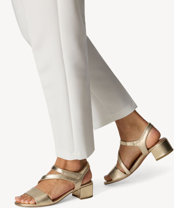 Δερμάτινο σανδάλι με τακούνι - Image 3